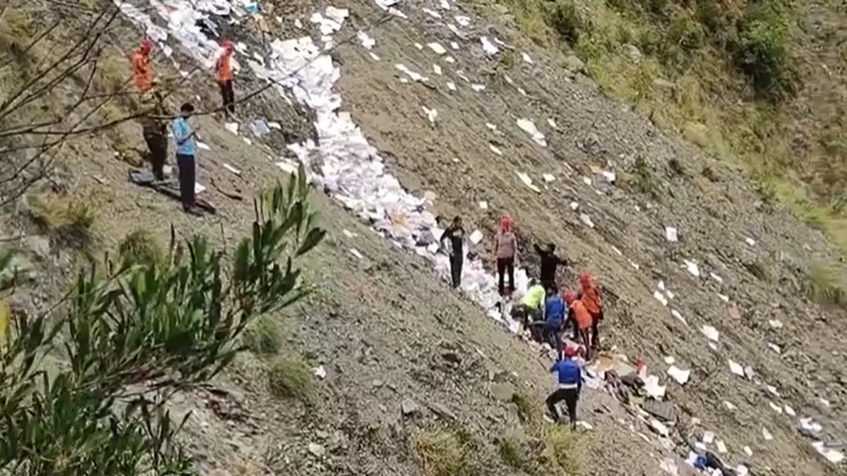 Army Truck Falls Into Gorge In Jammu And Kashmir's Ramban District, Three Soldiers Martyred Army Truck Falls Into Gorge In Jammu And Kashmir's Ramban District, Three Soldiers Martyred