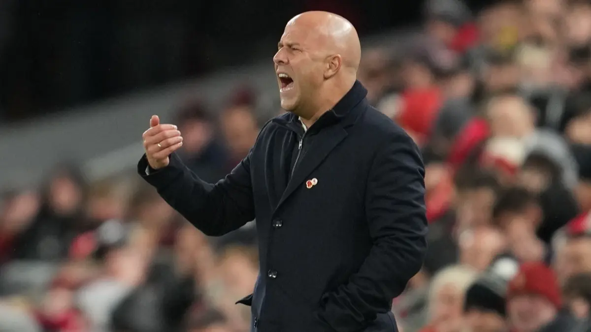 Arne Slot during Manchester City vs Liverpool game