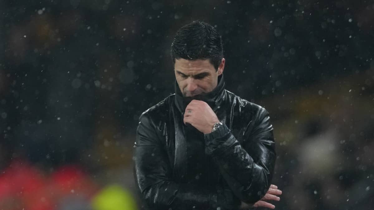 Arsenal manager Mikel Arteta reacts during a game