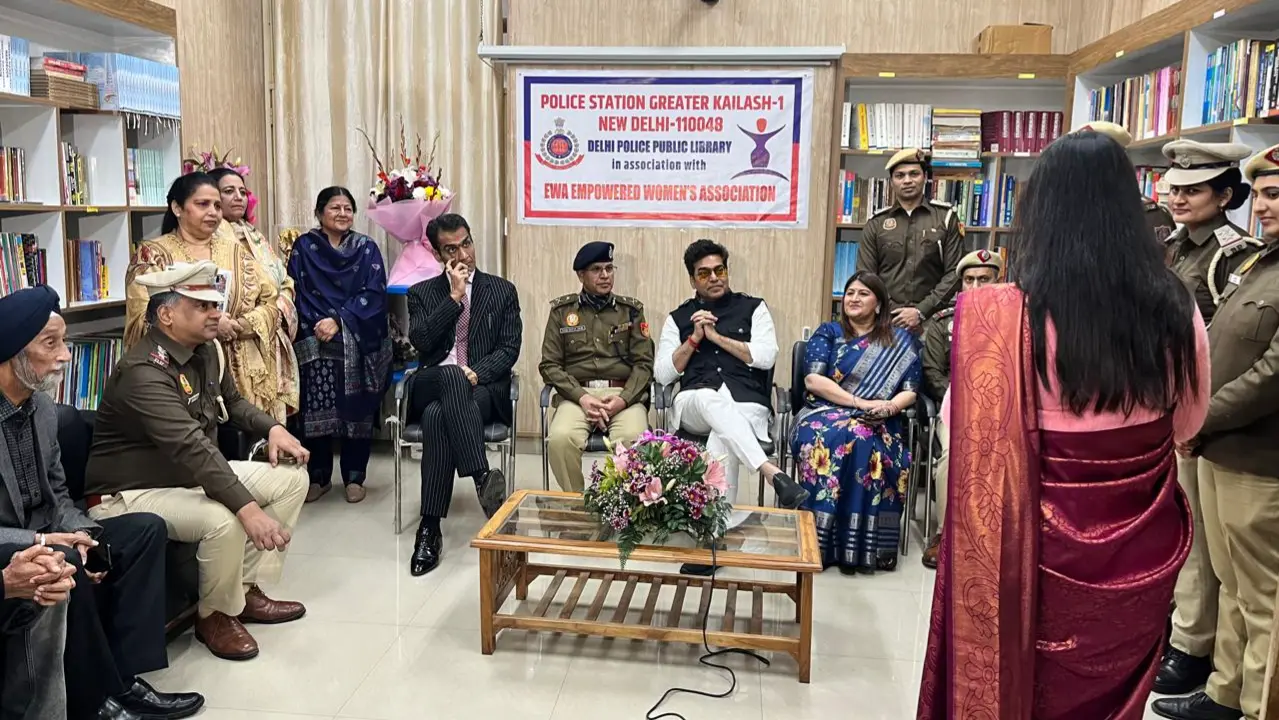 Ashutosh Rana visited the library running in Delhi Police Station