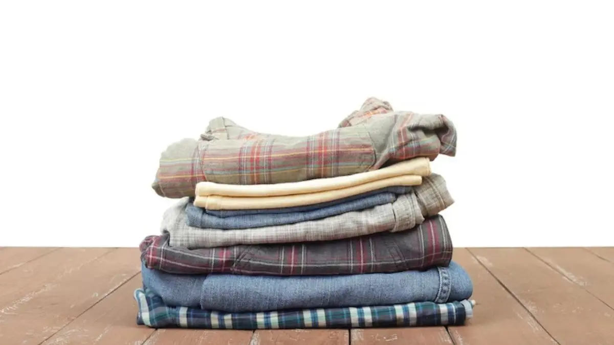 astro tips to donate clothes kapde kab aur kaise kare daan