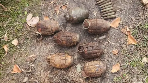 Hand Grenade Found at Teacher's Home in Imphal, Locals Stage Protest Hand Grenade Found at Teacher's Home in Imphal, Locals Stage Protest