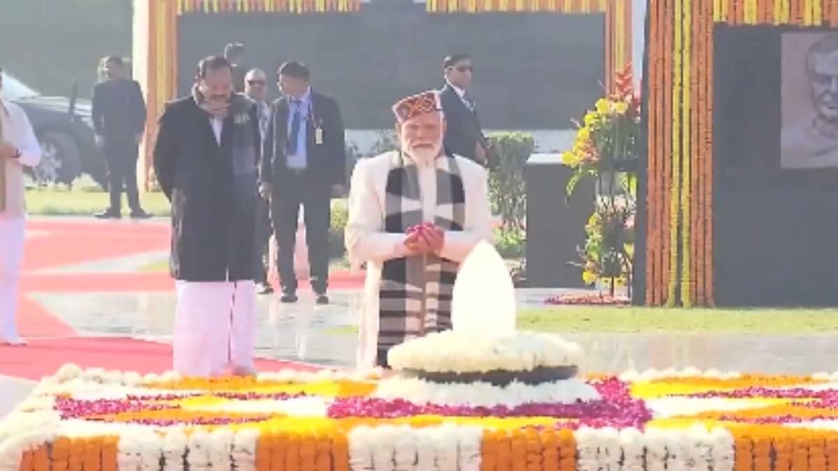 'Showed That Excellence Is Established By Conduct, Not Position': PM Modi Pays Tribute To Atal Bihari Vajpayee