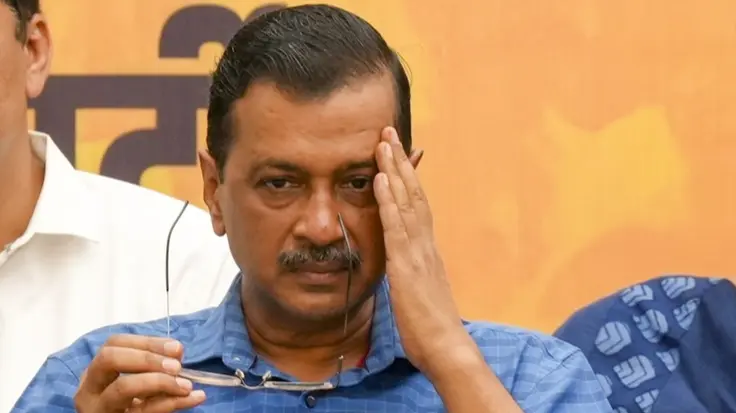 बुरे फंस गए अरविंद केजरीवाल! कांग्रेस की शिकायत के बाद बैठी जांच... दिल्ली की महिला सम्मान योजना पर मचा है बवाल Arvind Kejriwal