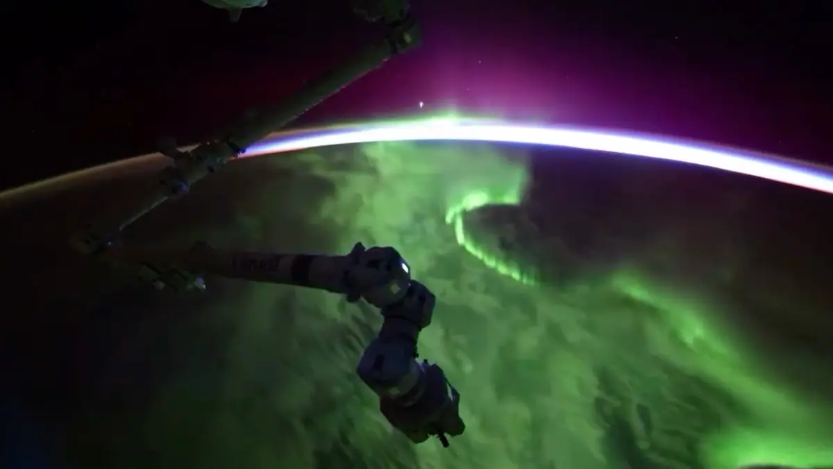 Dreamy Visuals In Real Life! Watch Spectacular Aurora 'Dance of Lights' Captured Over Antarctica and Australia Aurora