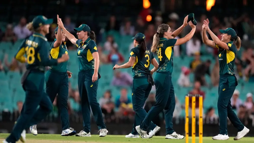 Australia's Cricketers Retain Women's Ashes After Fourth Straight Win In The Series Against England Australia