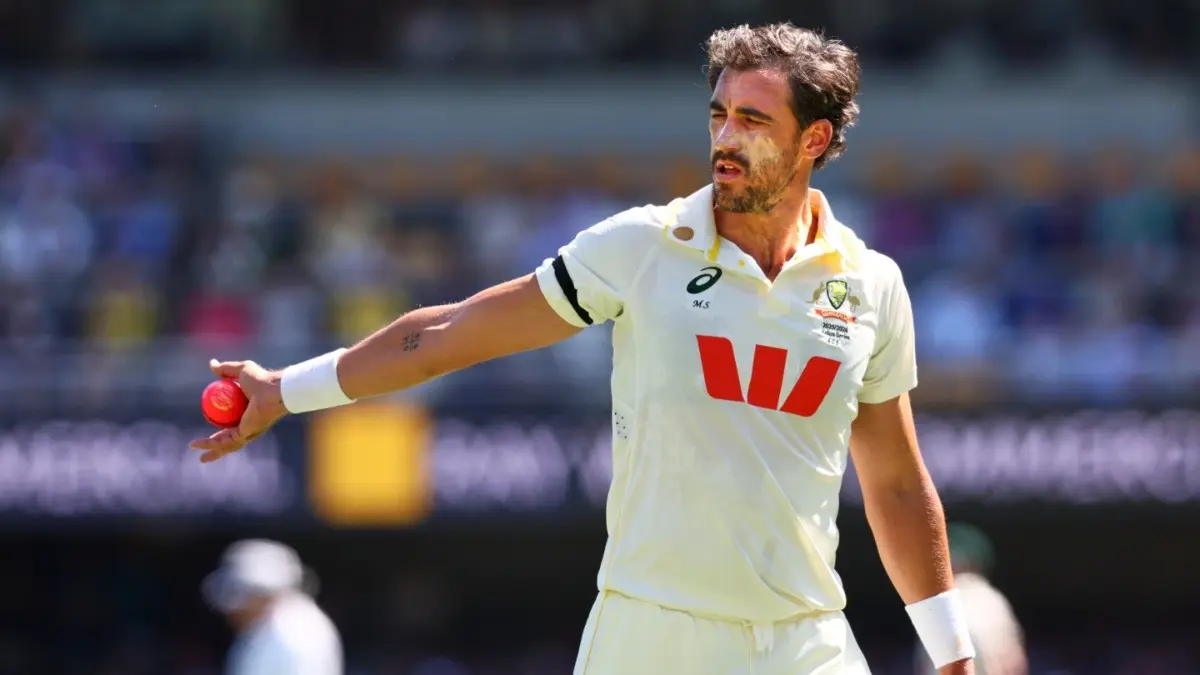 australia bowler mitchell starc breaks wasim akram left arm wicket record