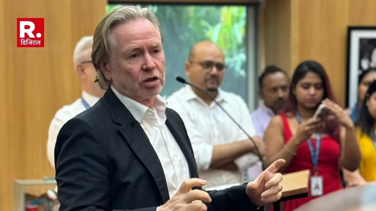 'हिंदी दोस्ती, संस्कृति और विचारों के बीच का पुल है...', ऑस्ट्रेलियाई हाई कमिश्नर ने परिवार संग हिंदी में खेला टंग ट्विस्टर; देखें मजेदार Video Australian High Commissioner Philip green played tongue twister in Hindi with family