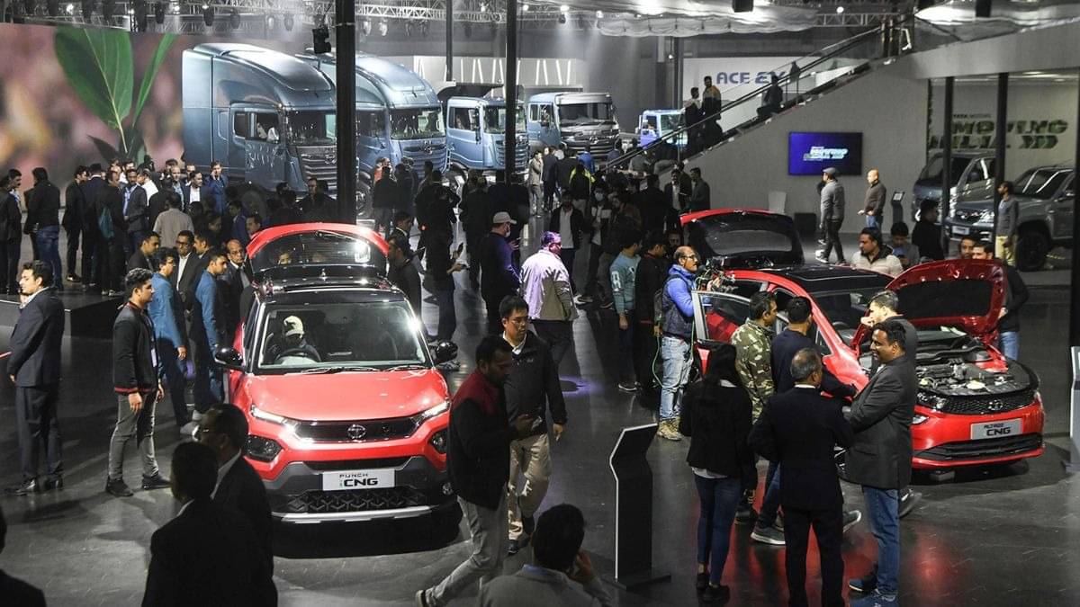 republicworld.com - Avishek Banerjee - India's Auto Sector Shifts Gears in November 2025: Broad-Based Growth Across PVs, 2Ws, CVs and Tractors