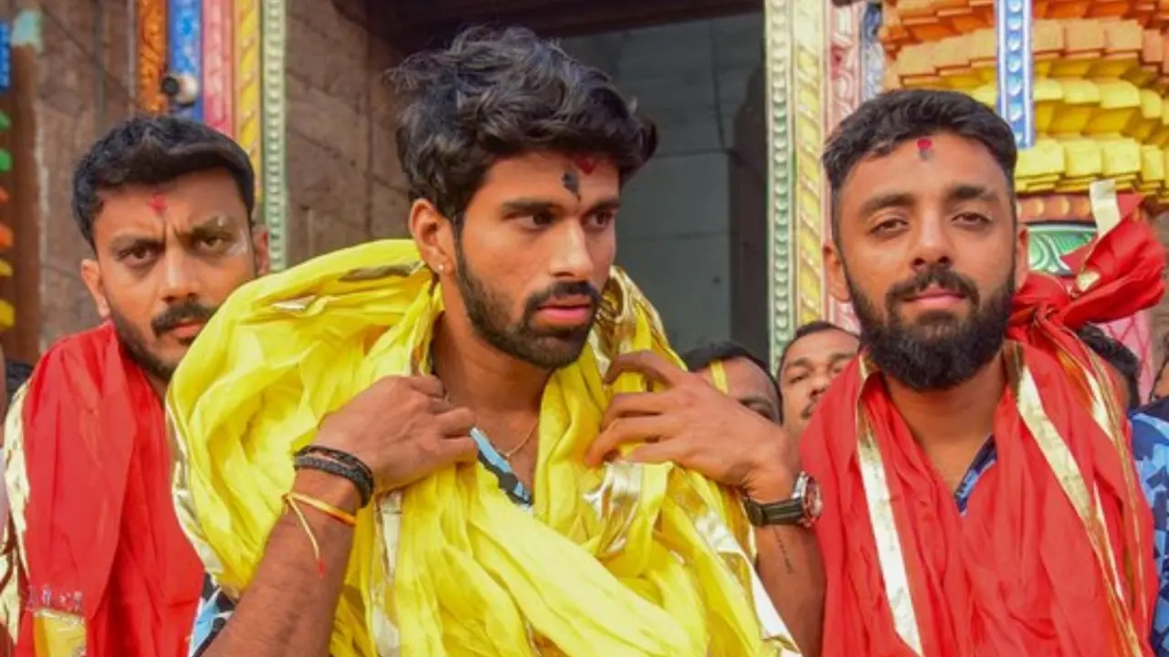 Axar Patel, Washington Sundar Varun Chakravarthy visited puri jagannath temple