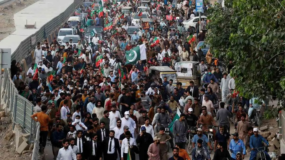 Balochistan Govt Employees' Protest Against Pay Inequality Enters Day 2, Major Highways Blocked