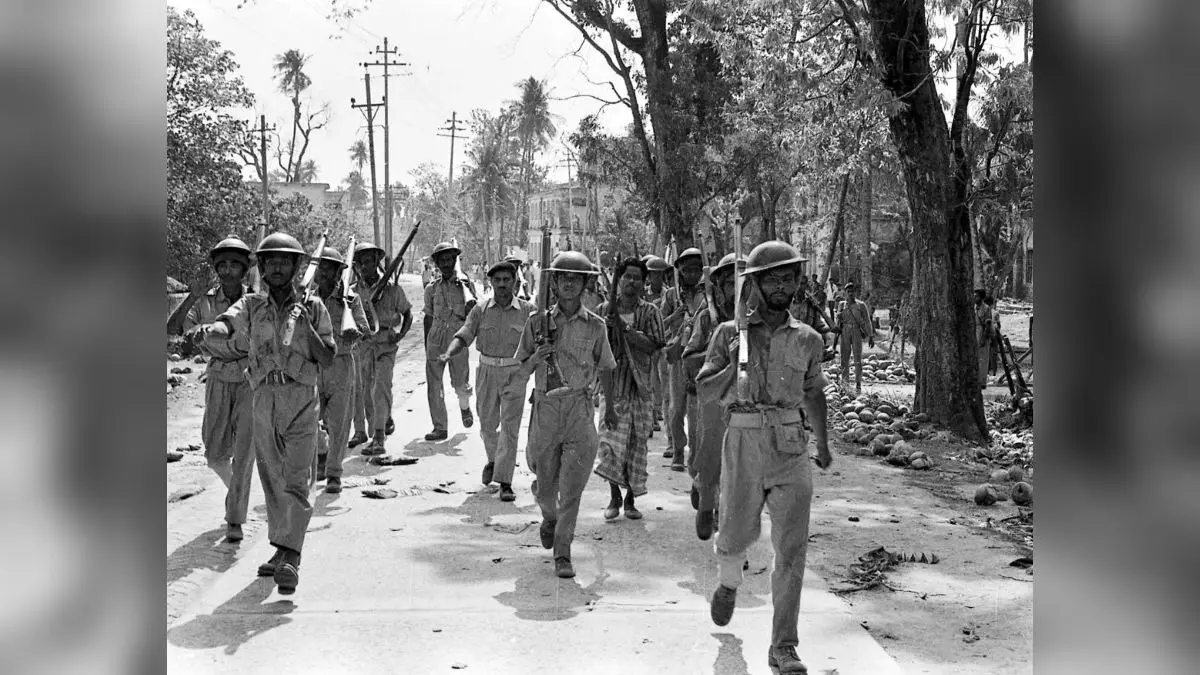 Bangladesh and Pakistan have signed one bilateral deal, 5 MoUs in Dhaka on Sunday.