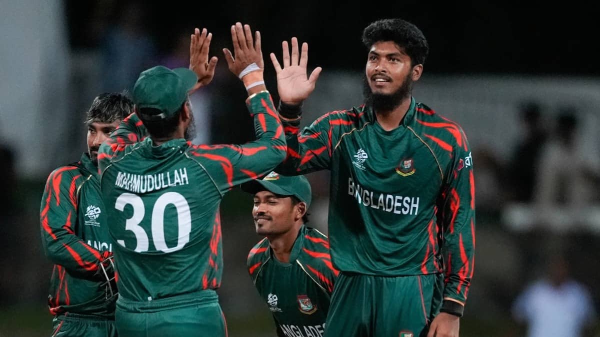 Bangladesh players celebrate a wicket
