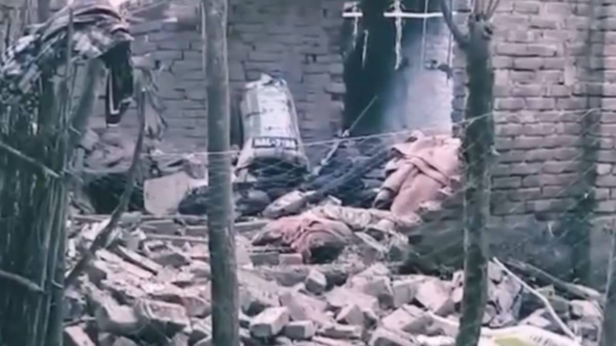 Bangladesh Post-Poll Violence: 2 Dead in 'Cocktail' Bomb Explosion in Chapainawabganj, 3 Injured