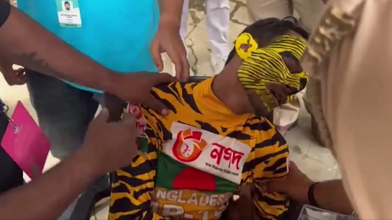 Bangladesh Super Fan Tiger Roby allegedly heckled at Green Park during 2nd IND vs BAN Test in Kanpur Bangladeshi fan allegedly heckled at Green Park