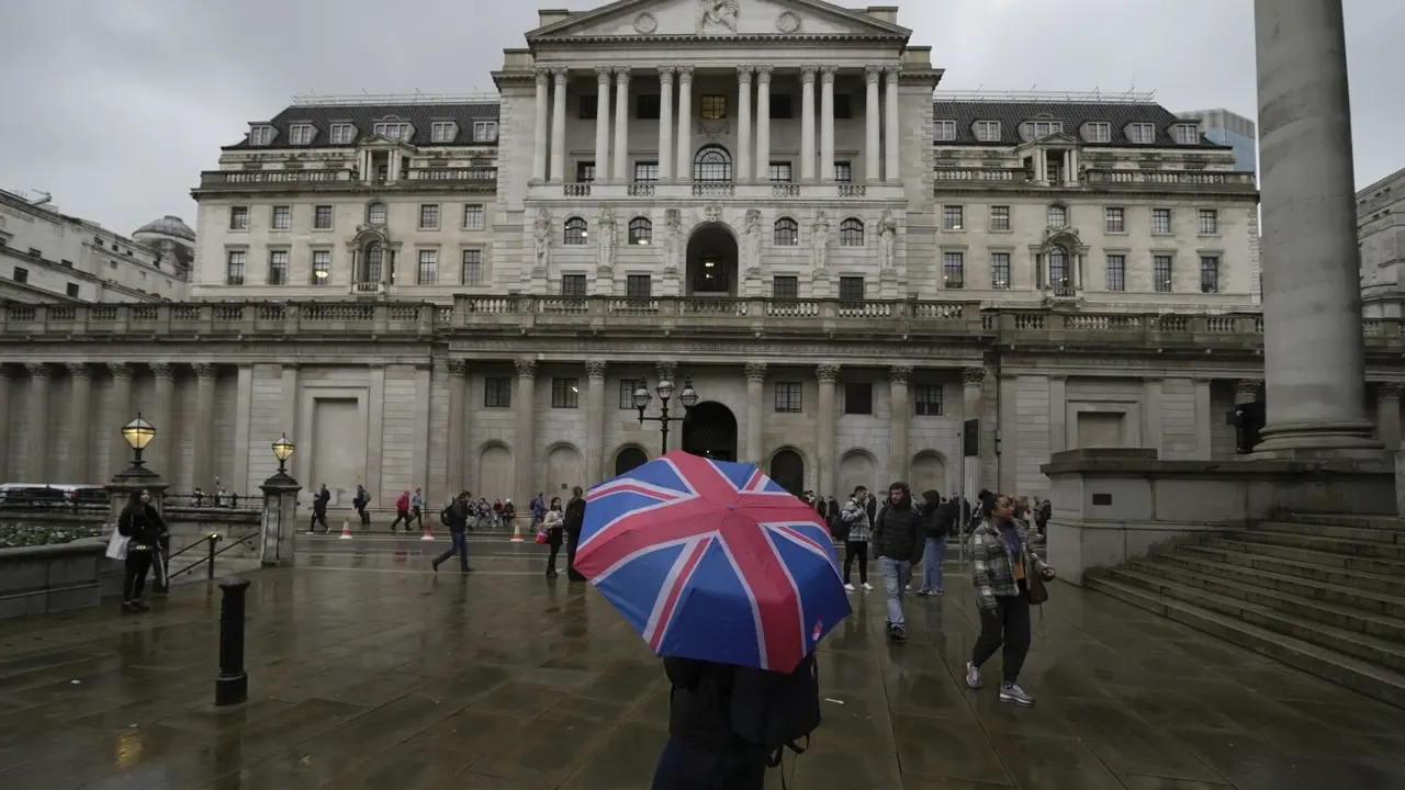 Bank of England Set to Keep Rates at 3.75% Amid Iran War; Inflation Risks Spark Rate Hike Bets Bank of England building in London and Andrew Bailey representing UK monetary policy during the energy crisis.