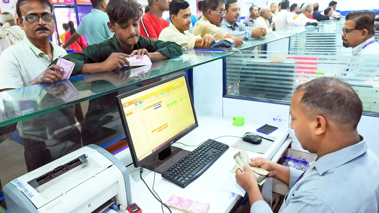 Banks' Financial Health Improves As Non-Performing Assets Decline To Rs 4.05 Lakh Crore: CareEdge Ratings bANKS