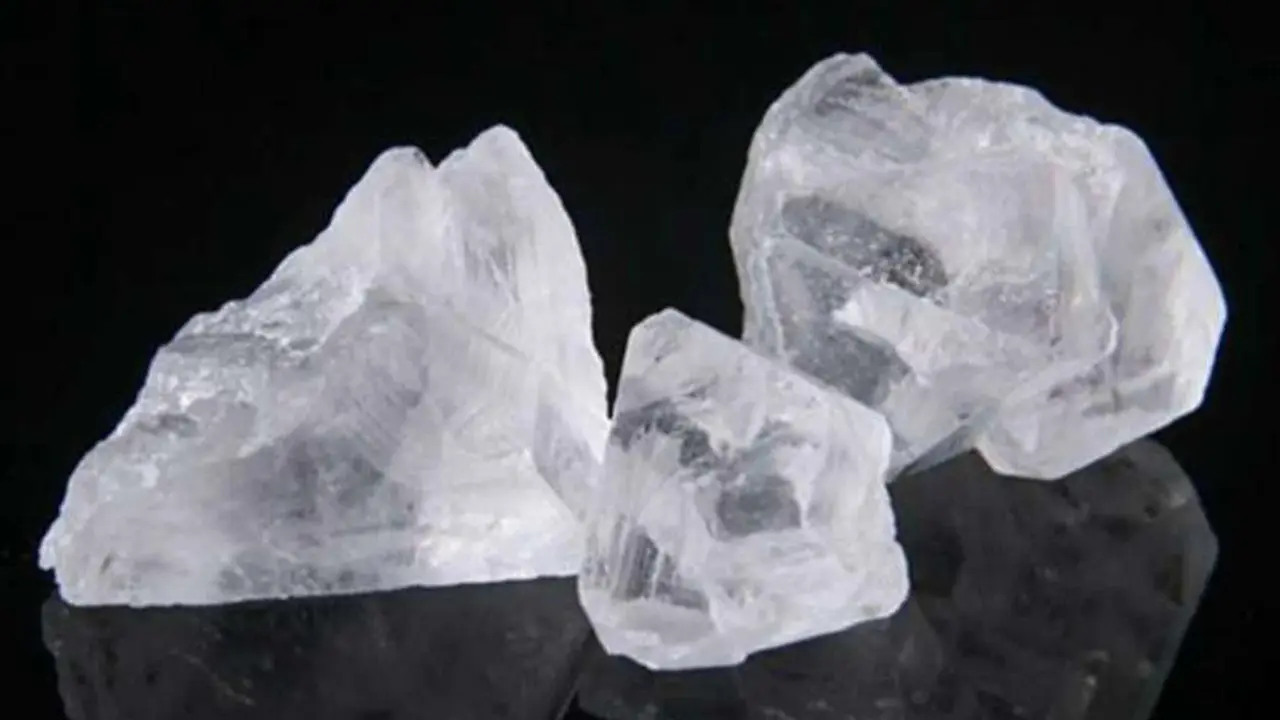 Did You Know About These Beauty Benefits Of Applying Phitkari? Beauty benefits of applying phitkari