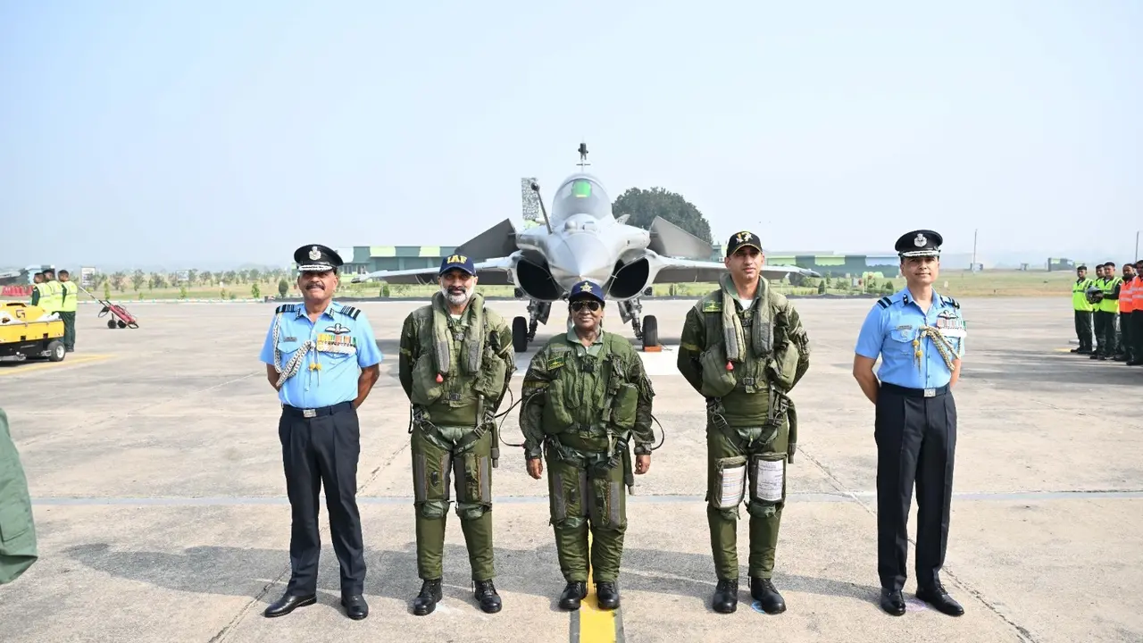 Before the sortie, President Droupadi Murmu was accorded a ceremonial guard of honour at the airbase.