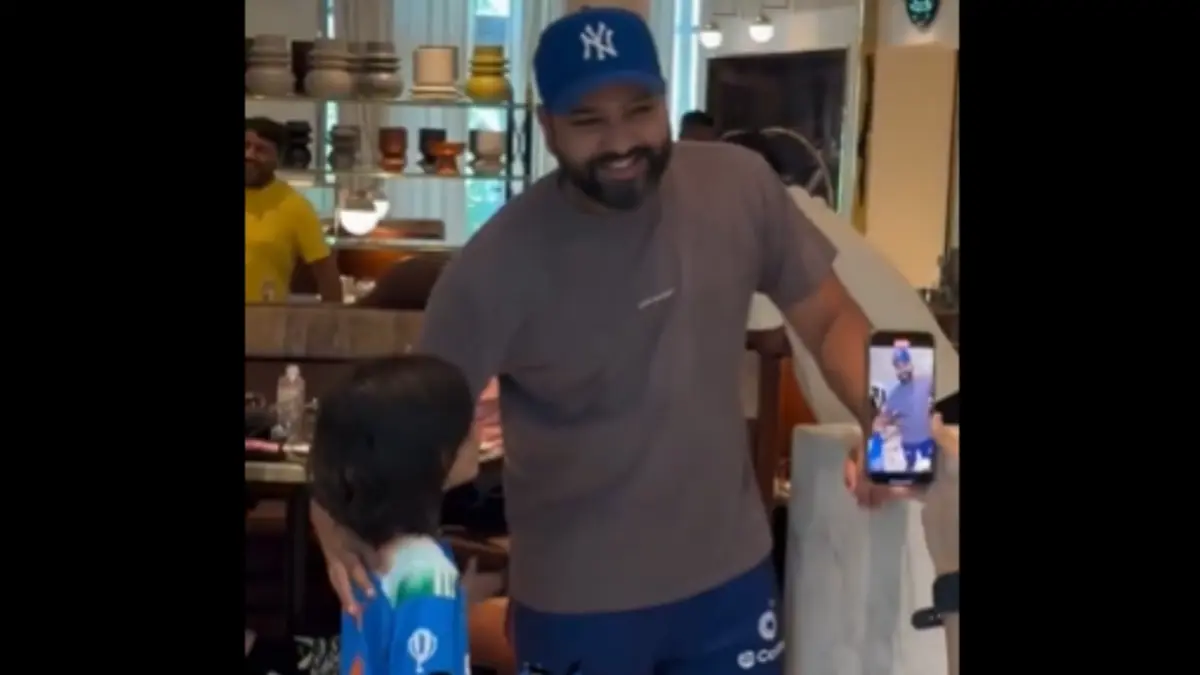 Rohit Sharma's Heartwarming Gesture Towards Little MI Fan in Ahmedabad Ahead of IPL 2025 Game vs GT; Watch Viral Video Rohit winning hearts