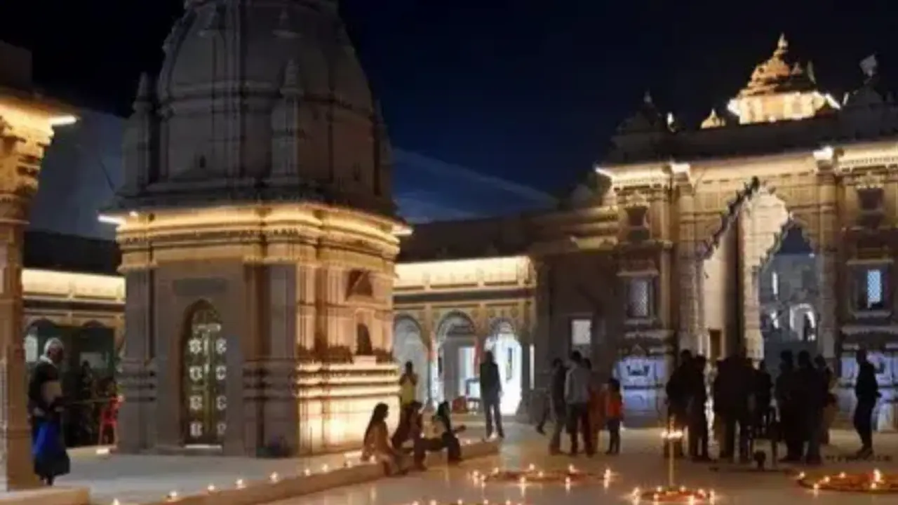 Finding Solace in Kashi: A Peaceful Stay Near Dashashwamedh Ghat Finding Solace in Kashi