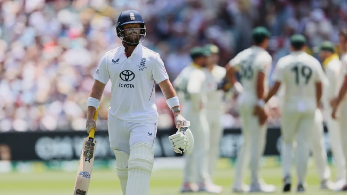 Ben Duckett walks out of the field