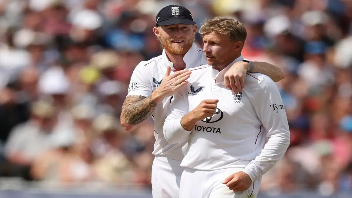 Ben Stokes celebrates with Joe Root