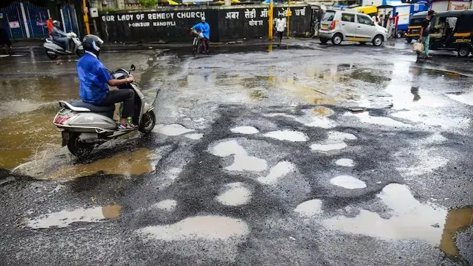 Bengaluru Launches ‘Road Pothole Attention’ App to Tackle Road Maintenance Bengaluru Launches ‘Road Pothole Attention’ App to Tackle Road Maintenance