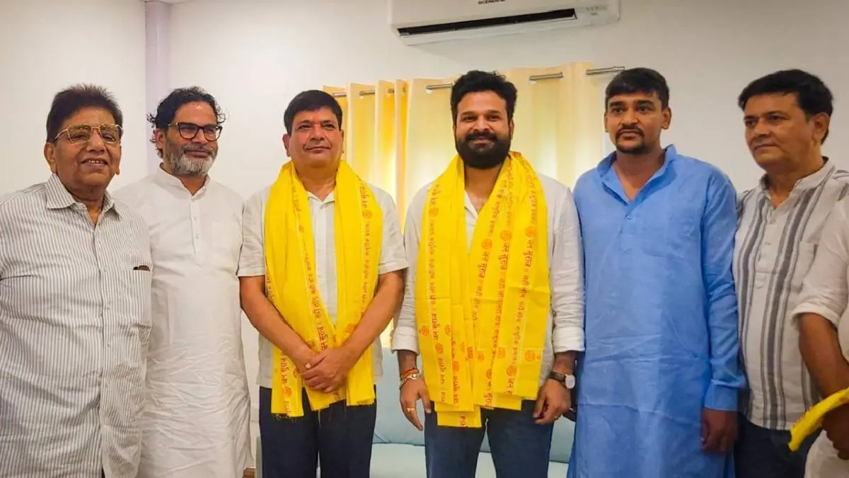 Bhojpuri singer Ritesh Pandey and ex-IPS officer Jp Singh join jan suraaj party
