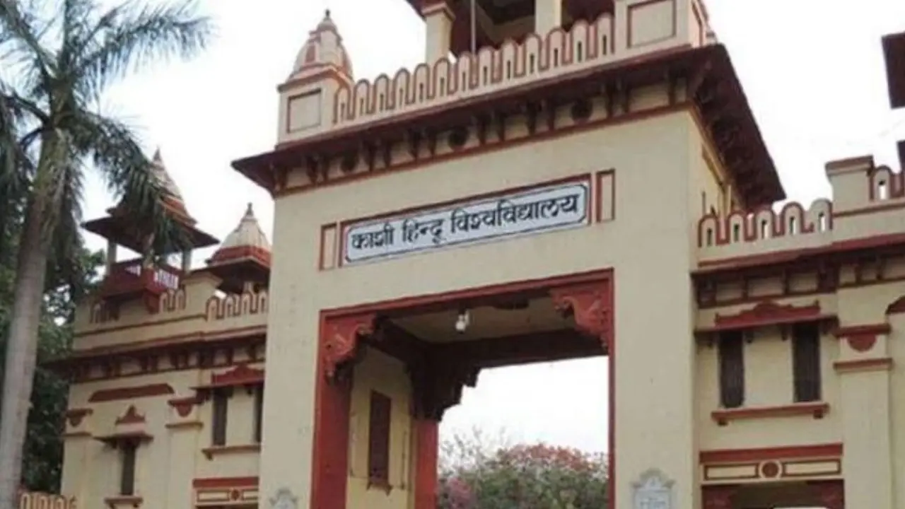 सहायक प्रोफेसर की प्रोन्नति में देरी पर सख्त हुआ इलाहाबाद हाई कोर्ट, BHU के कुलपति से मांगा जवाब BHU