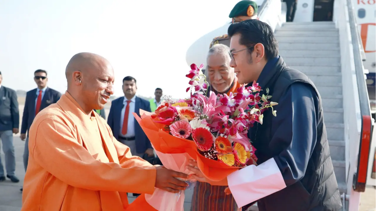 Bhutan King Jigme Khesar Namgyal Wangchuk reached Lucknow, welcomed by CM Yogi