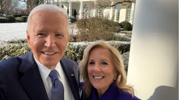 Biden final selfie