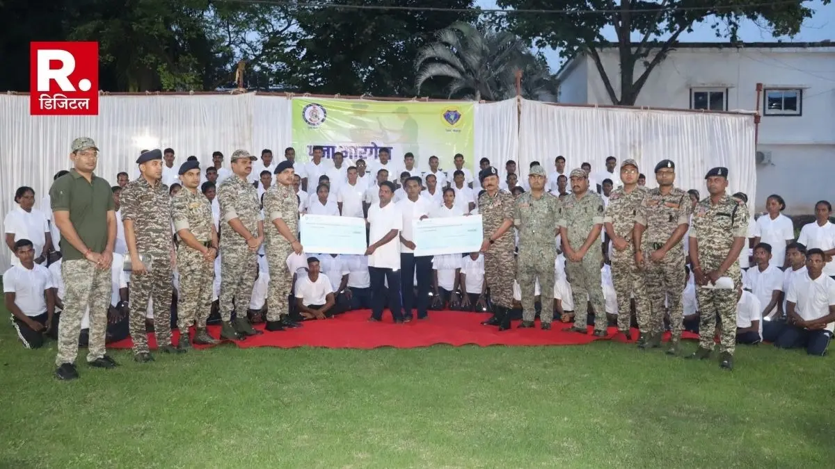 छत्तीसगढ़ के इतिहास का सबसे बड़ा माओवादी आत्मसमर्पण, 103 नक्सलियों ने डाले हथियार, 49 नक्सलियों पर था 1 करोड़ का इनाम biggest Maoist surrender in Chhattisgarh history 103 Naxalites surrendered