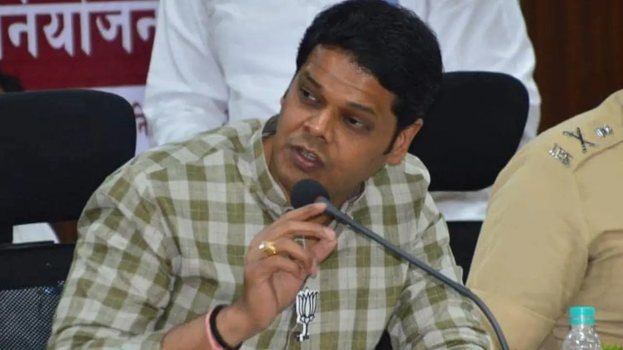 महाराष्ट्र: BJP विधायक ने वधावन बंदरगाह का नाम सावरकर के नाम पर रखने की मांग की BJP MLA Niranjan Davkhare