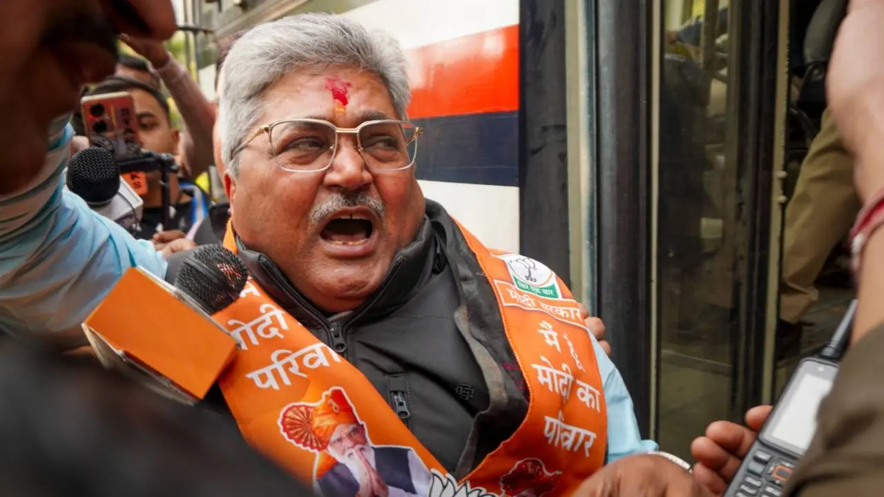 पंजाब में आंबेडकर की प्रतिमा को नुकसान पहुंचाये जाने के प्रयास पर दिल्ली में BJP का प्रदर्शन BJP Protest Against AAP in Delhi