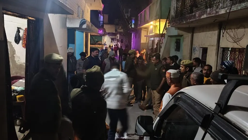 बैंक से रुपये निकाल कर देने से मना करने पर नाराज बेटे ने पिता को लाठी डंडो से पीटमार डाला।