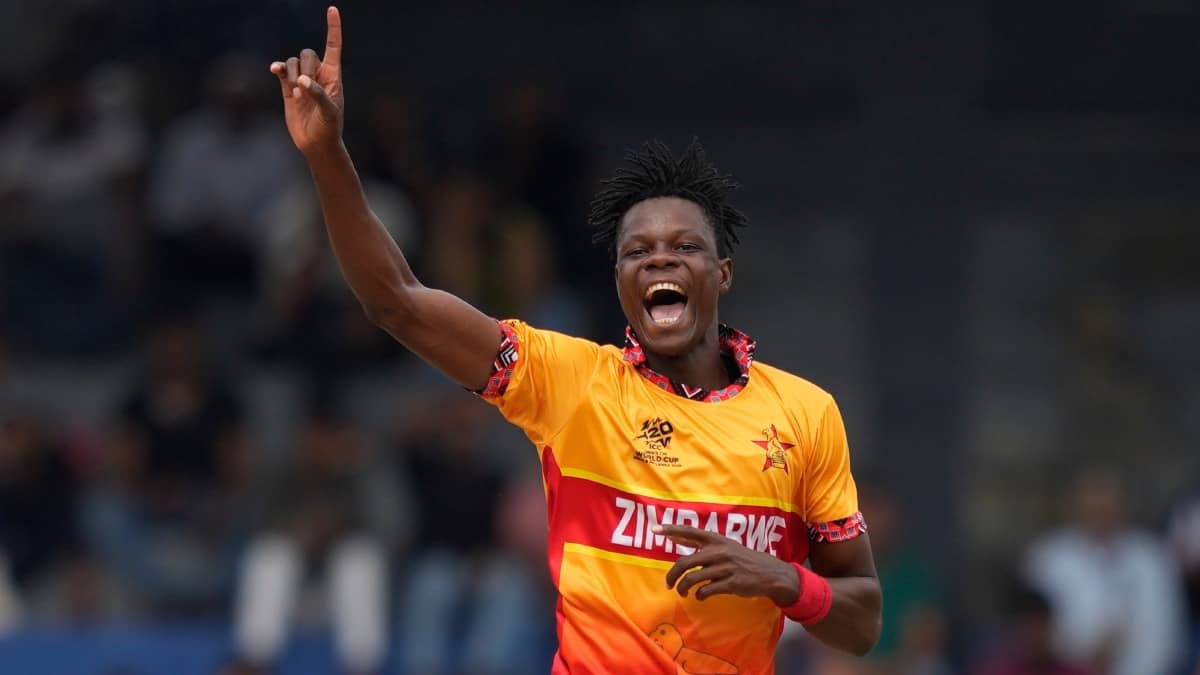 Blessing Muzarabani in action