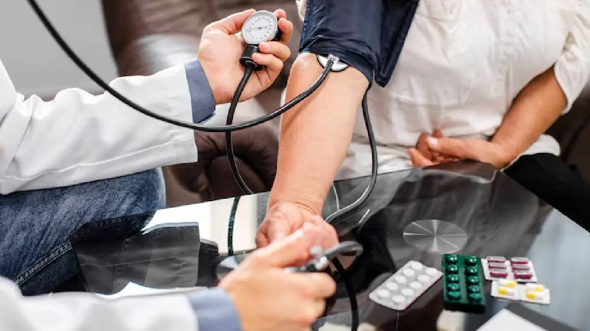 Control High Blood Pressure: बिना दवा भी कंट्रोल हो सकता है हाई BP! रोजाना नमक कम करने के साथ करें ये जरूरी काम Blood Pressure
