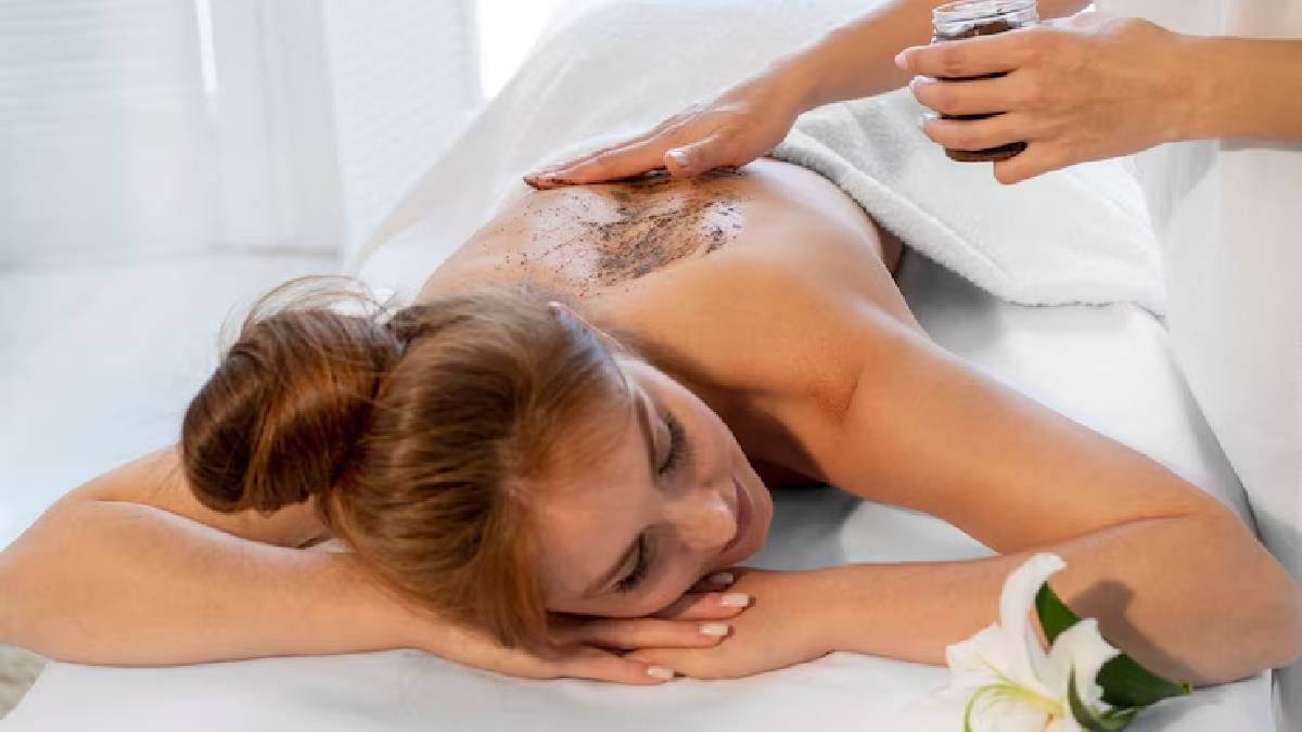 Body Polishing at home with rice flour