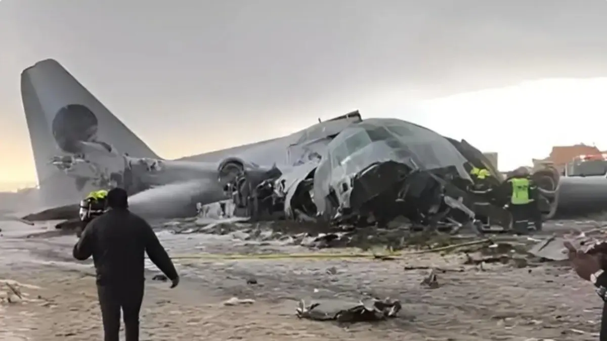 Bolivian Air Force Plane Crashes On Busy El Alto Road, Multiple Fatalities Reported | VIDEO Bolivian Air Force Plane Crashes On Busy El Alto Road, Multiple Fatalities Reported | VIDEO