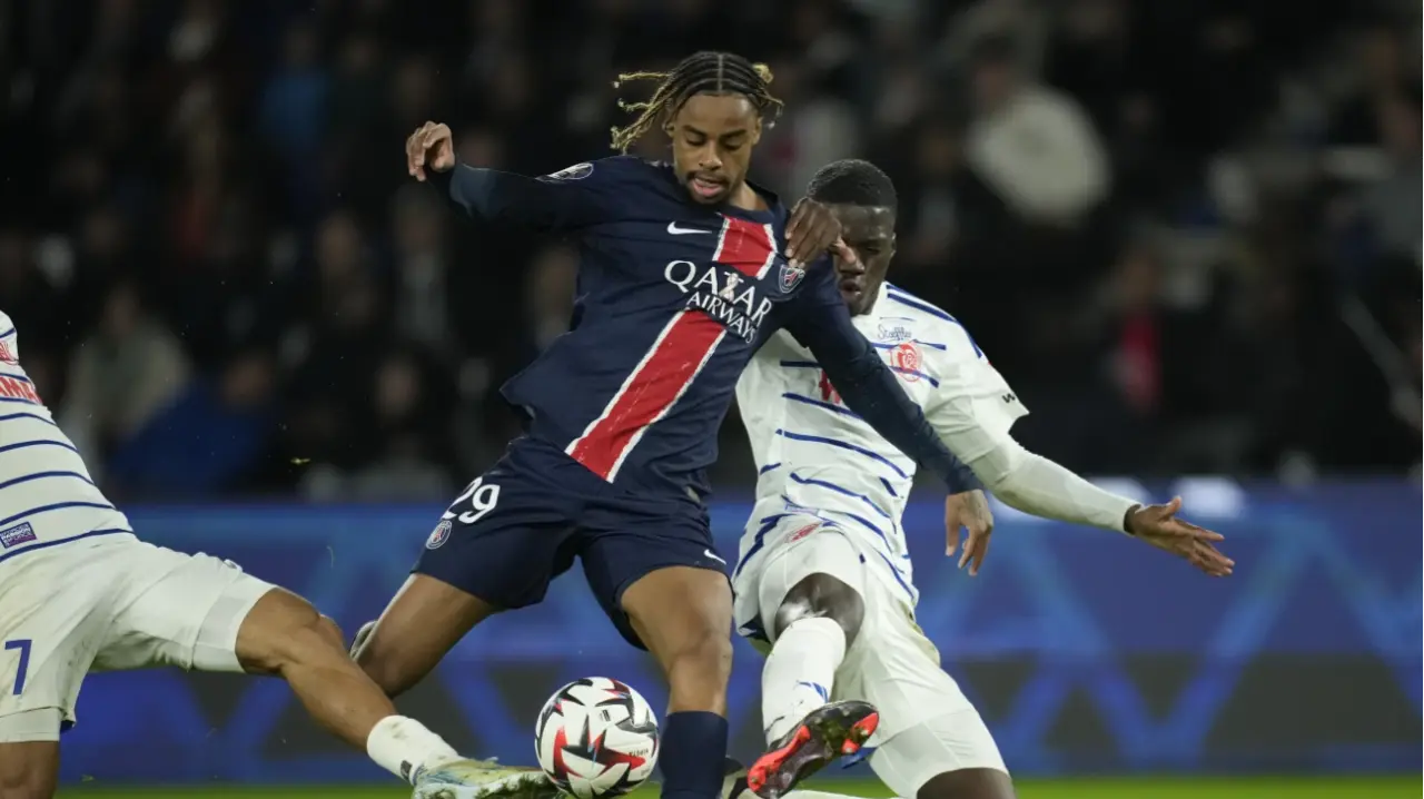Barcola scores and assists as PSG returns to the top of the French league Bradley Barcola