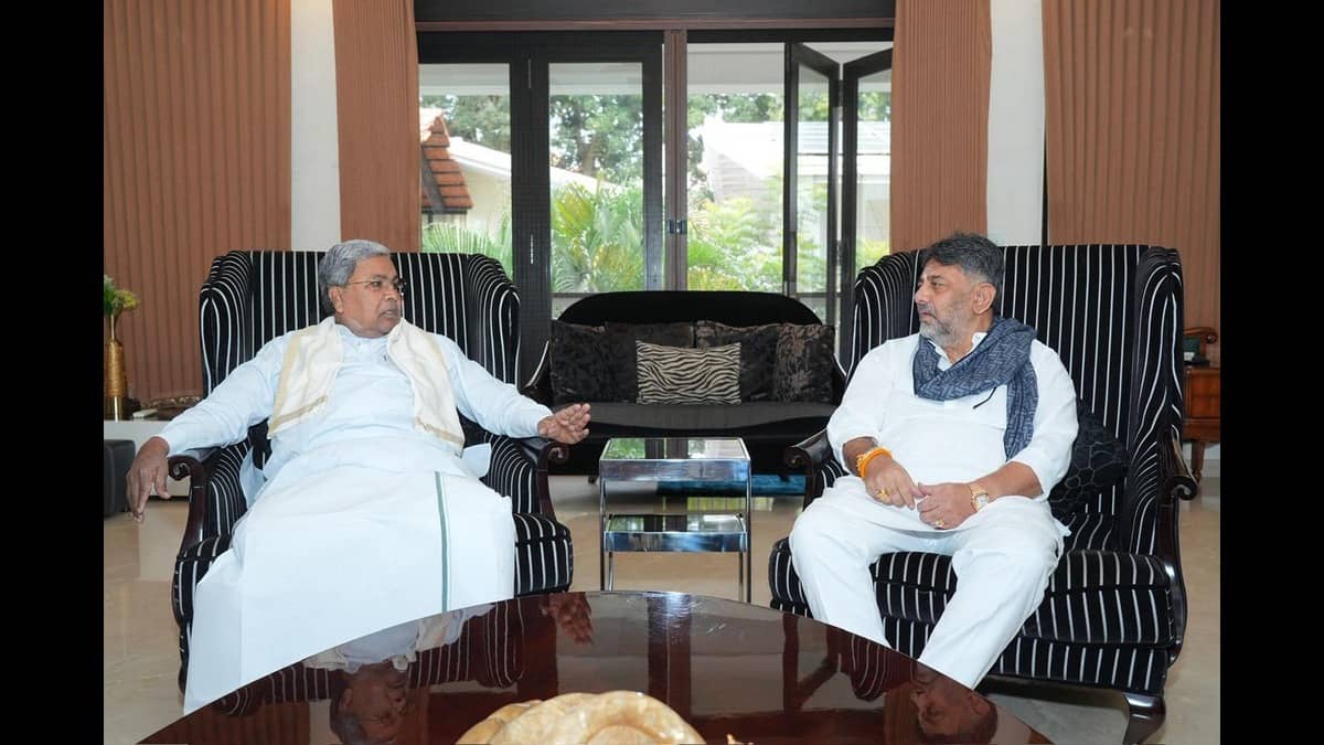 Breakfast 2.0: DKS hosts CM Siddaramaih for breakfast at his residence today.