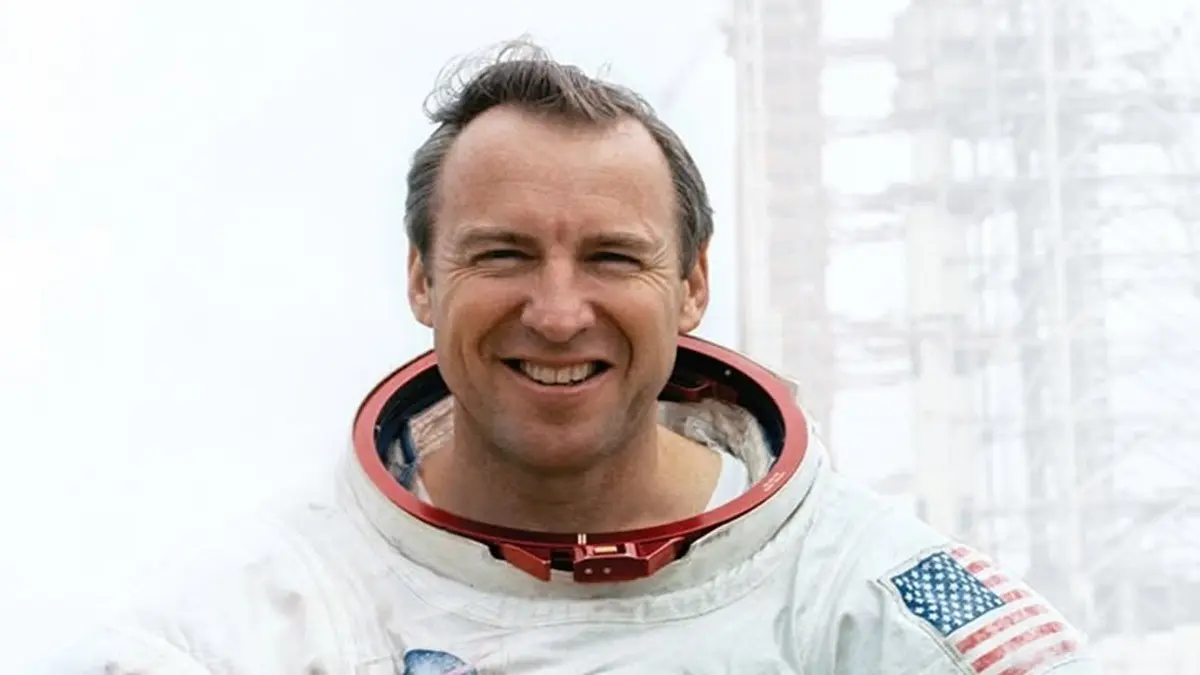 Apollo 13 Mission Commander Astronaut Jim Lovell Dies At 97 Astronaut Jim Lovell, Apollo 13 Lunar Mission Commander, Dies At 97