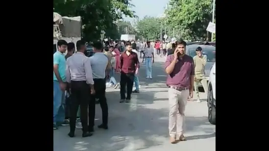 Earthquake Tremors Felt in Delhi, Noida Ghaziabad After 7.7 Magnitude Earthquake Strikes Myanmar BREAKING: Earthquake Tremors Felt in Delhi, Noida Ghaziabad After 7.7 Magnitude Earthquake Strikes Myanmar