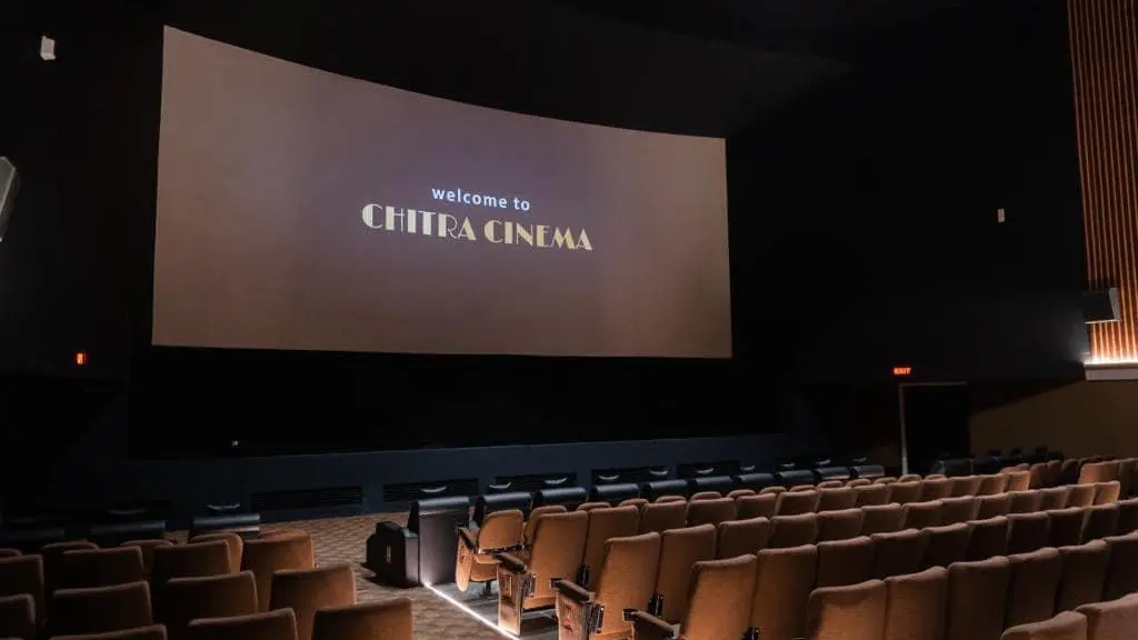 Fire Breaks Out at Dadar's Chitra Cinema Hall in Mumbai BREAKING: Fire Breaks Out at Dadar's Chitra Cinema Hall in Mumbai