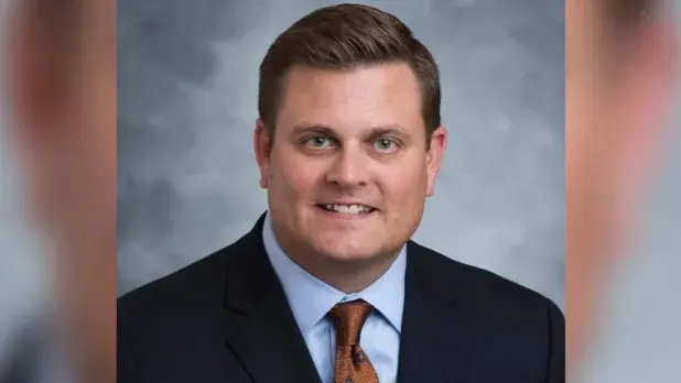 UnitedHealthcare CEO Brian Thompson Shot Dead Outside NYC Hotel BREAKING | UnitedHealthcare CEO Brian Thompson Shot Dead Outside NYC Hotel: Reports