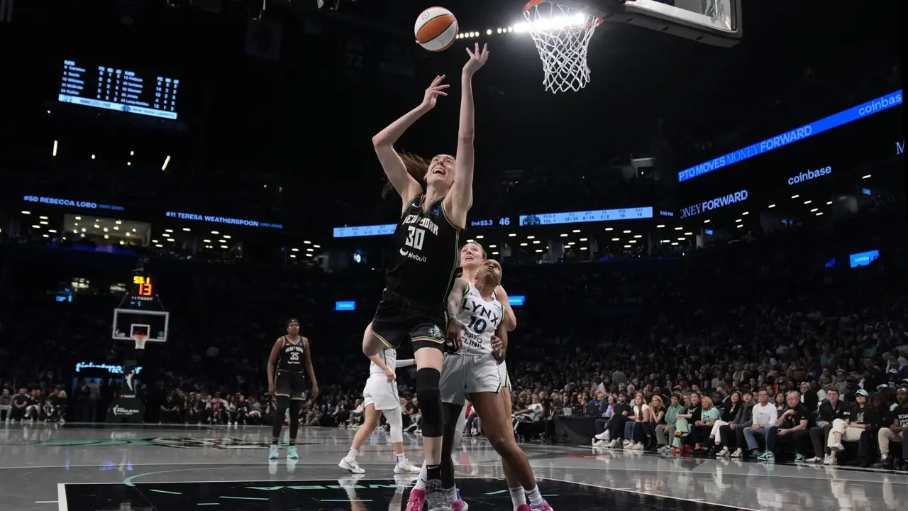 Breanna Stewart helps New York even WNBA Finals series as Liberty beat Lynx 80-66 in Game 2 Breanna Stewart