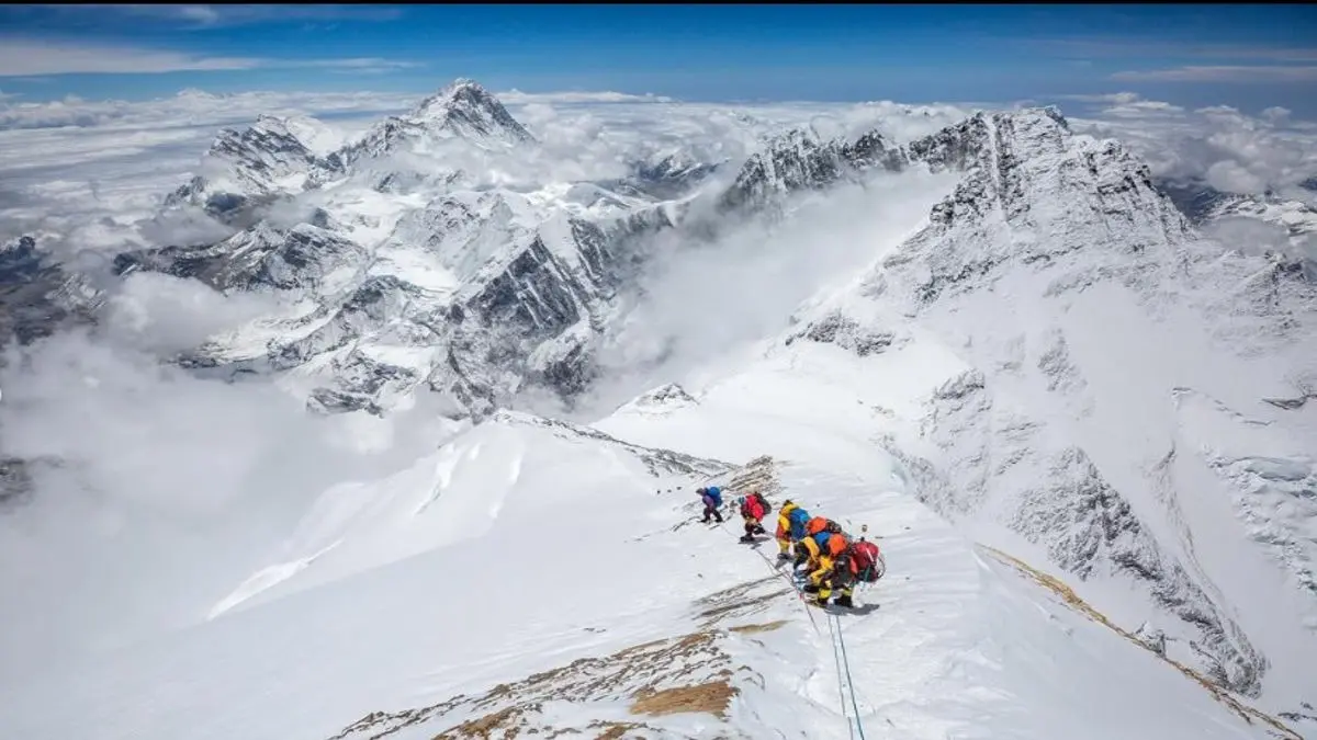 WATCH | Breathtaking 360° Everest Summit Video Stuns World on International Everest Day, Jaw-Dropping Clip Offers Rare Glimpse of Sagarmatha Breathtaking 360° Everest Summit Video 1 Stuns the World on International Everest Day