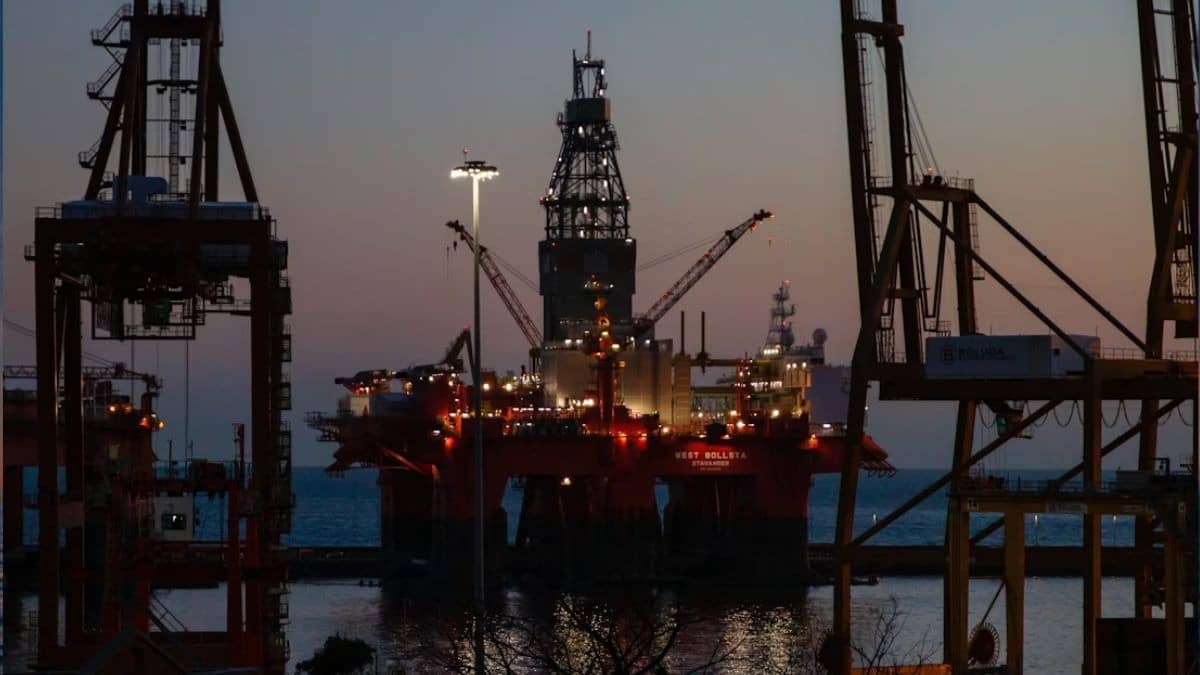  Brent jumped around 10% to $79.90 a barrel, though it had briefly topped $82.00 at one stage, while U.S. crude climbed 8.2% to $72.64 per barrel. 