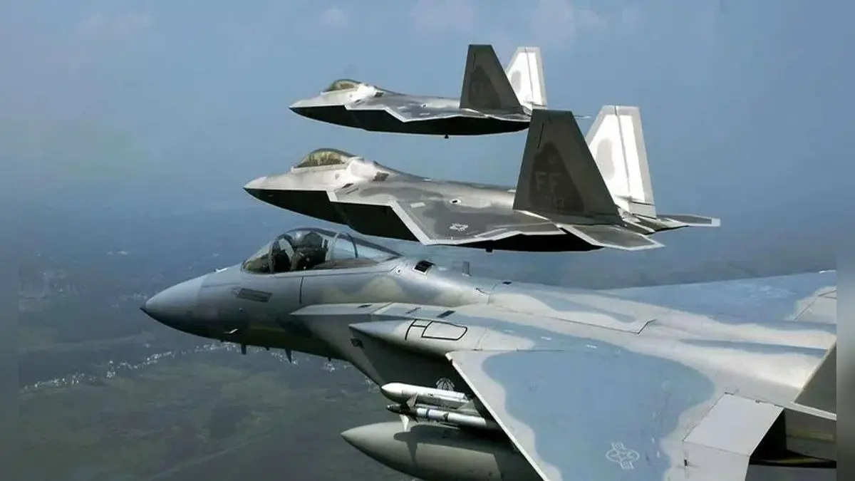 British and French Warplanes Strike Suspected IS Weapons Facility in Syria